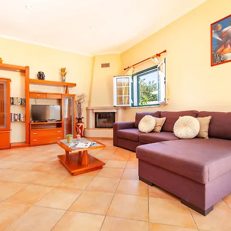Saona - Com Bbq E Piscina Aquecivel Em Feriehus Albufeira